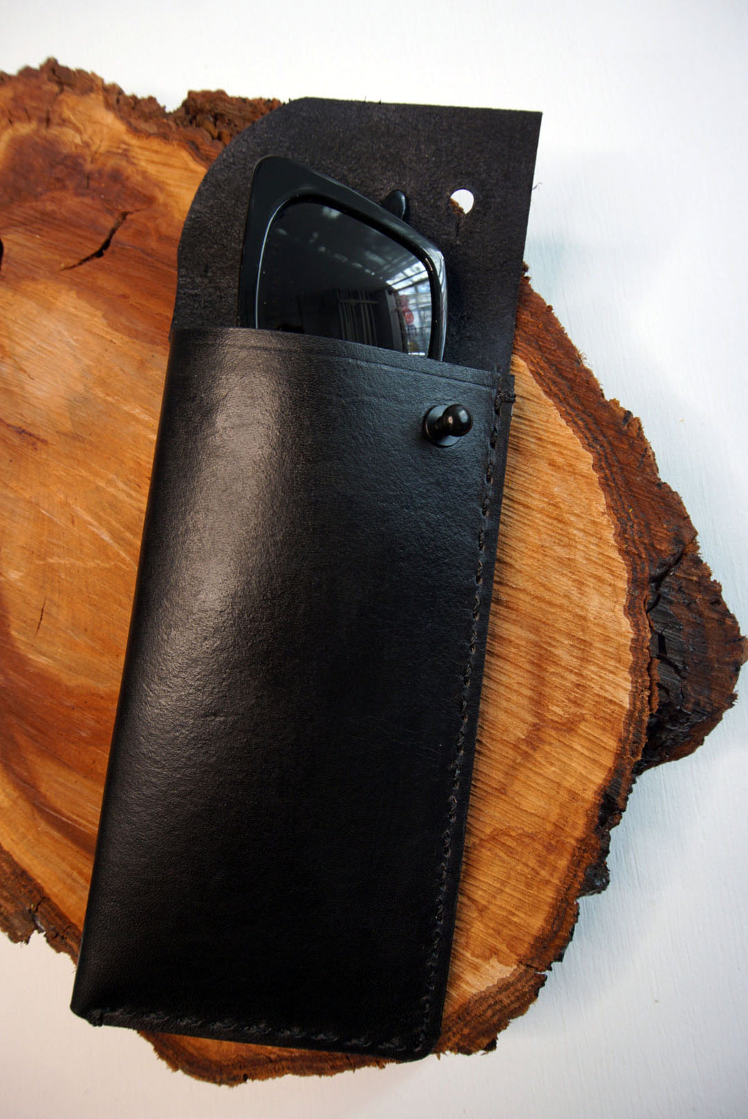 SUNGLASSES CASE- BLACK LEATHER